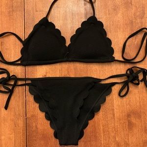 Cheeky black scalloped bikini. Medium.